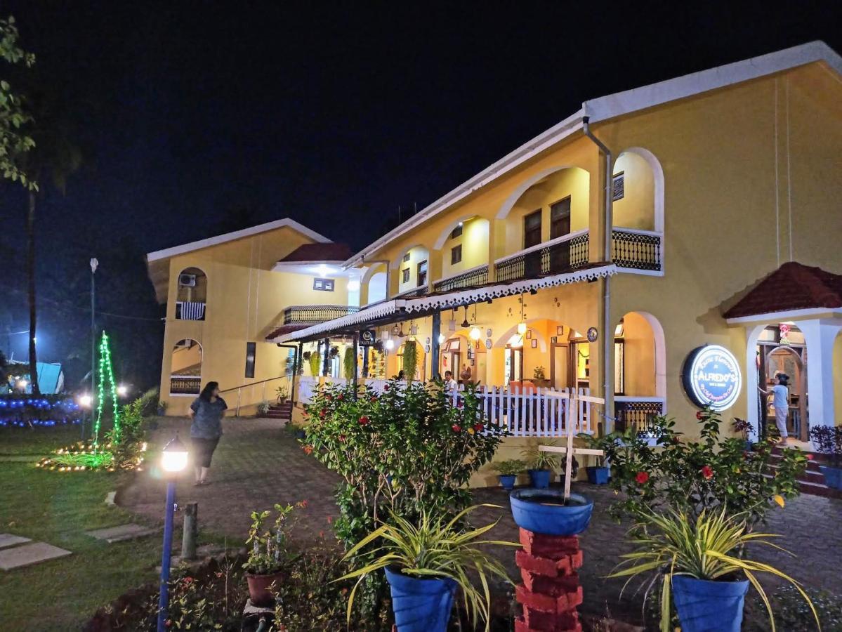 Carina Beach Resort Benaulim Exteriör bild